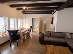 haus-wohn-essbereich.webp