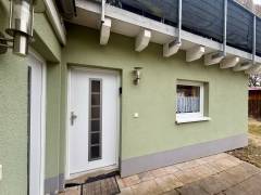 Eingang-Haus4-Schwimmbad.jpg