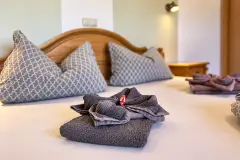 An den Erlewiesen – Liebevolle Details im Schlafzimmer