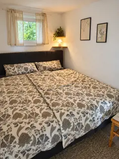 Waldnest am Lautenberg – Schlafzimmer mit Doppelbett